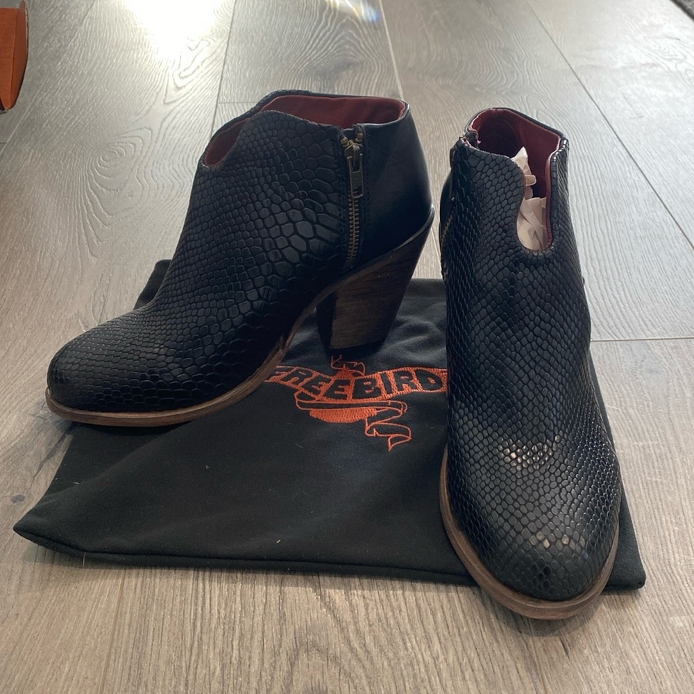 Freebird booties snakeskin DETROIT
Size 8 
NEW-Never worn